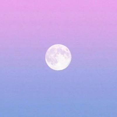 爱屋及乌？关晓彤穿短裙踢足球 向男友鹿晗靠齐